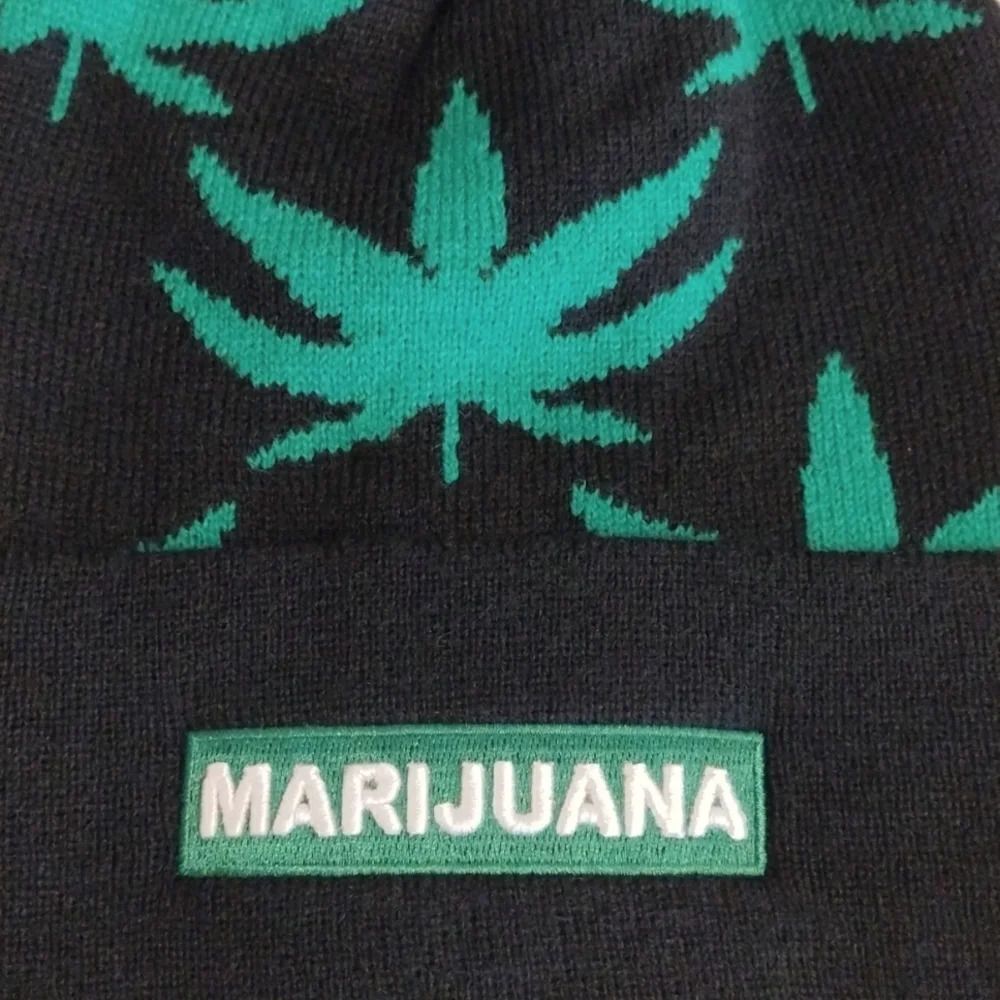 Black‎ Green Leaf Print Grunge Cuffed PomPom Knit Beanie NWOT - Picture 2 of 14